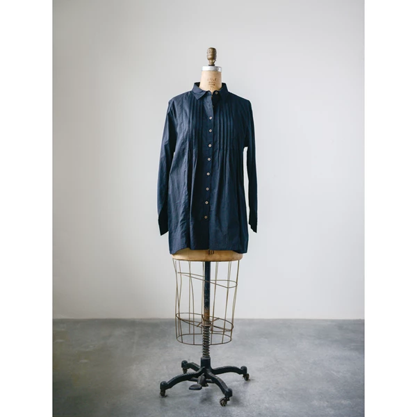 creative co op Cotton Voile Pleated Favorite Shirt Large