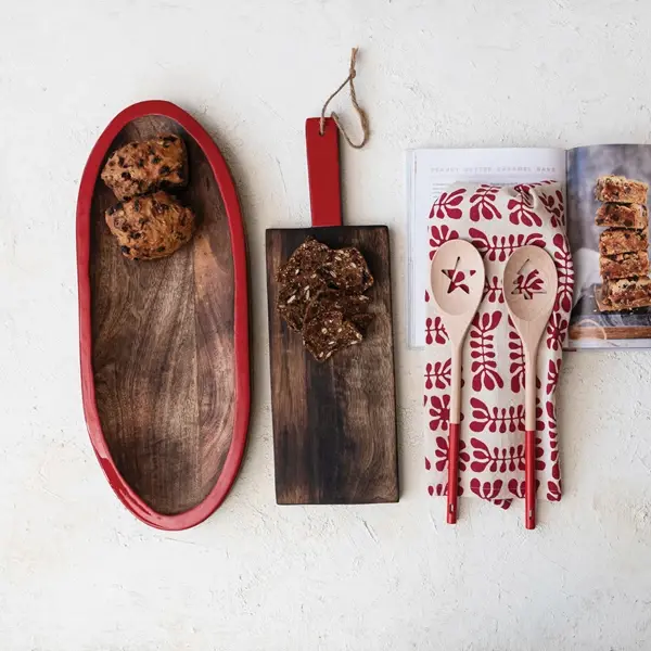 Creative Co Op Hand-Carved Mango Wood Cheese/Cutting Board W/ Enameled Handle & Jute Tie