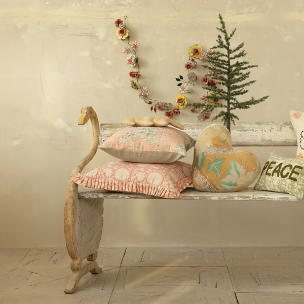 Creative Co Op Metal & Pine Wood Vintage Reproduction Bench With Swans KD