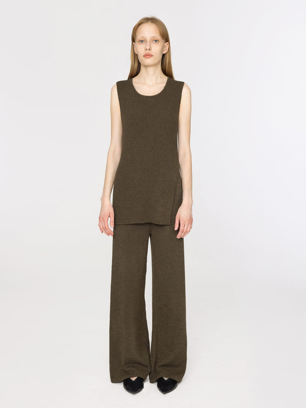 Cubic Sleeveless Slitted Thin Knit Top Brown