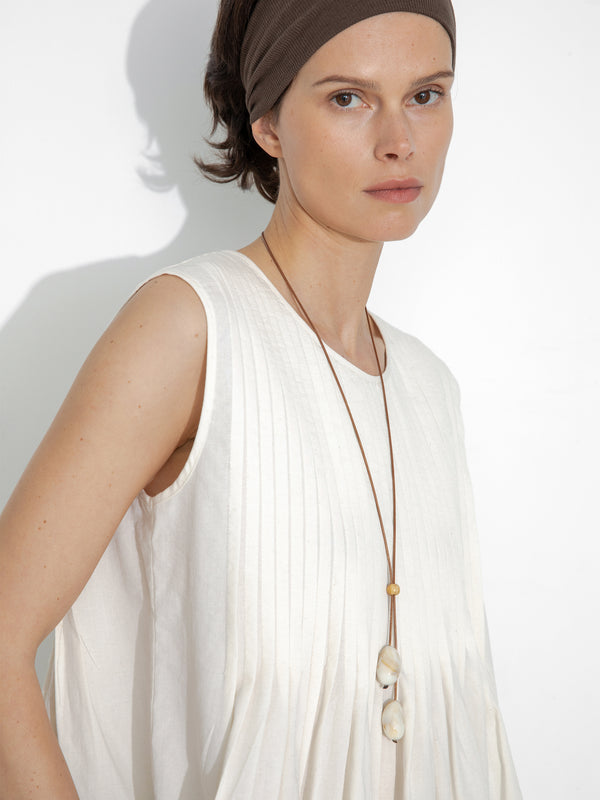 Cubic Pleated Sleeveless Blouse With Necklace Beige