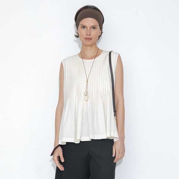 Cubic Pleated Sleeveless Blouse With Necklace Beige