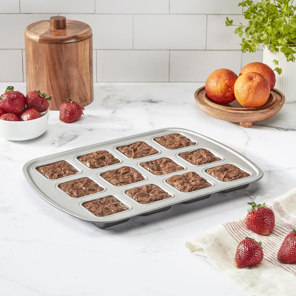 Cuisinart Chef’s Classic ™ Nonstick 12-Cup Brownie Pan AMB-12MBRP