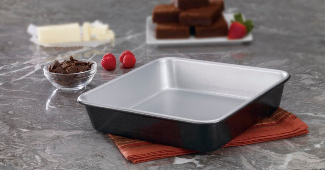 Cuisinart Chef's Classic ™ Nonstick 9" Square Cake Pan AMB-9SCK Champagne
