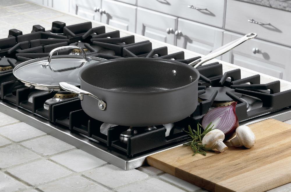 Cuisinart Chef's Classic ™ Nonstick Hard Anodized 3.5 Quart Sauté Pan 633C-24H
