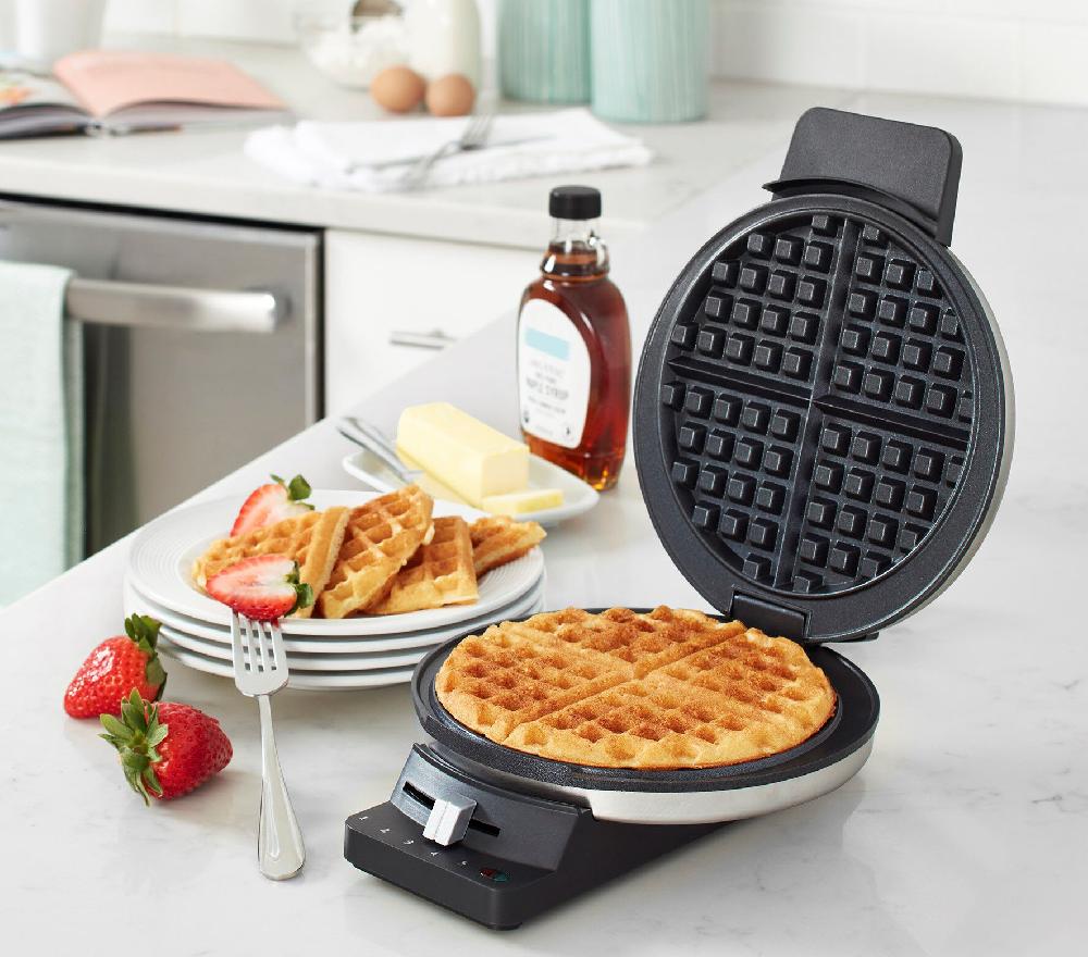 Cuisinart Round Classic Waffle Maker WMR-CANAS
