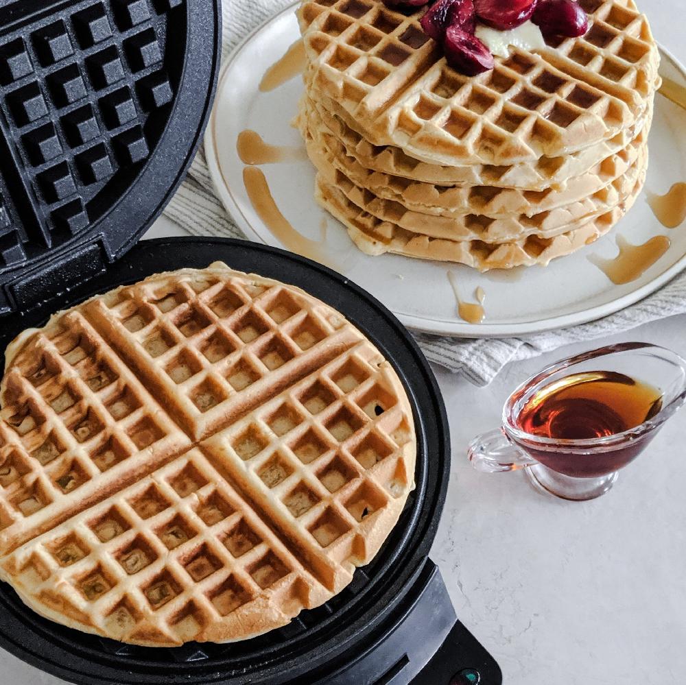 Cuisinart Round Classic Waffle Maker WMR-CANAS
