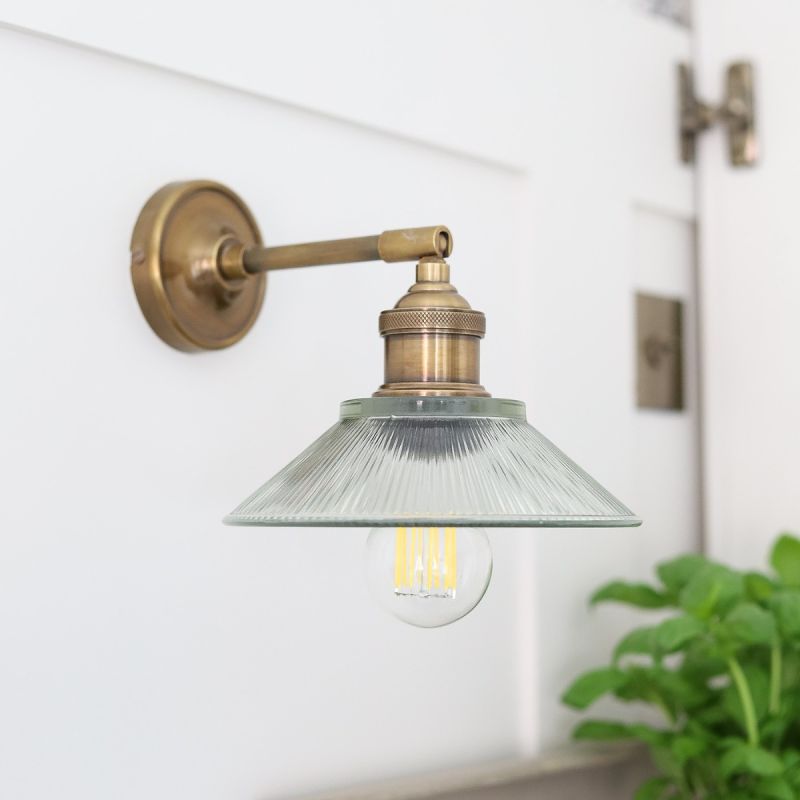 Culinary Concepts Antique Brass Straight Fitment With Small Ribbed Triangular Shade