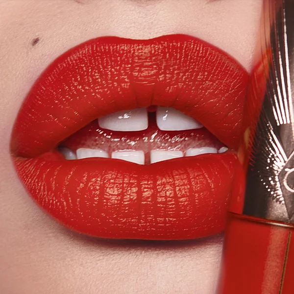 Cult Charlotte Tilbury Airbrush Flawless Lip Blur (Various Shades)