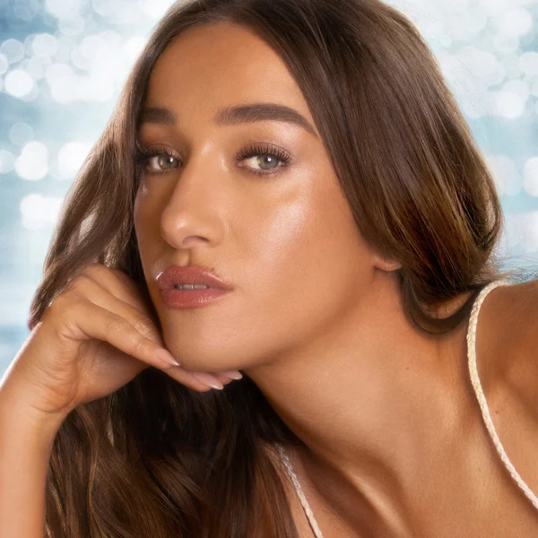 Cult Charlotte Tilbury Beautiful Skin Island Glow Easy Tanning Drops- Medium/Deep 30ml