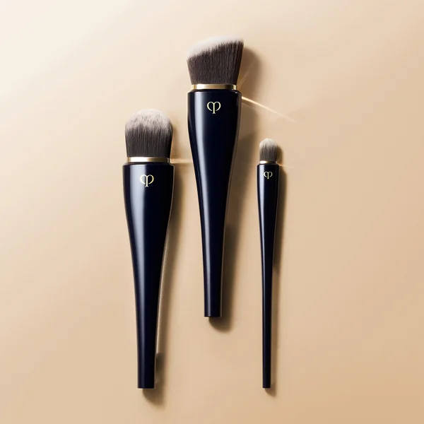Cult Clé De Peau Beauté High Coverage Foundation Brush