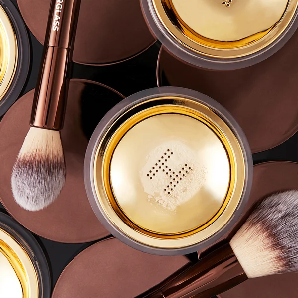 Cult Hourglass Veil Powder Brush