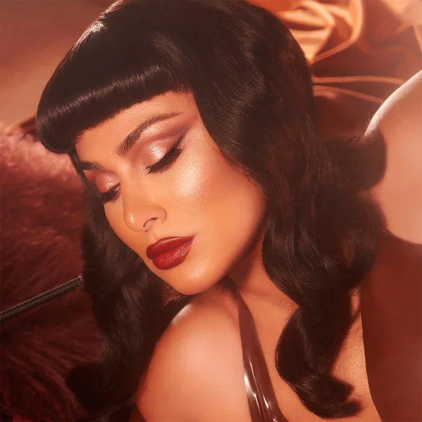 Cult Huda Beauty Naughty Nude Eyeshadow Palette