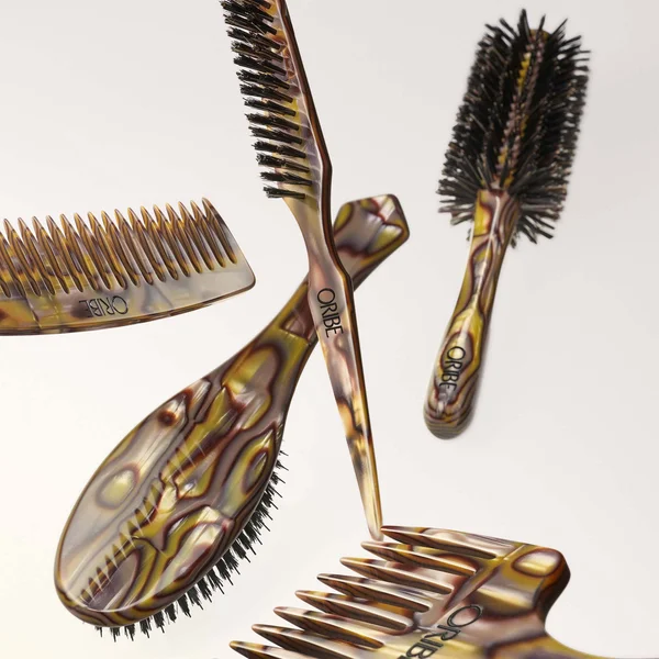 Cult Oribe Resin Detangling Comb