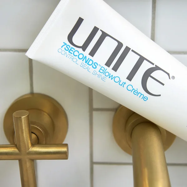 Cult UNITE 7SECONDS Blowout Crème 207ml