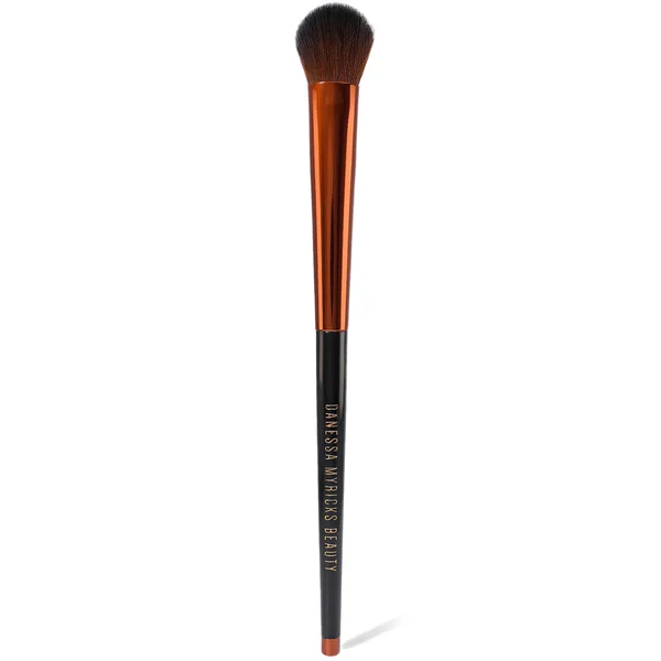 cult Danessa Myricks Beauty Yummy 3.0 Conceal and Sculpt Brush