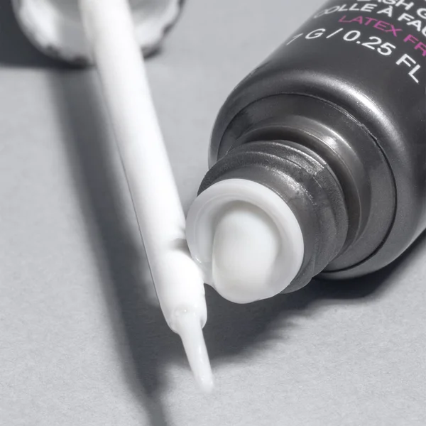 Cult Huda Beauty Sticky Tack Latex-Free Lash Glue 7g