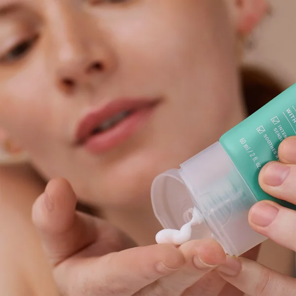 Cult Paula's Choice Calm Rescue And Repair Weightless Moisturiser 60ml