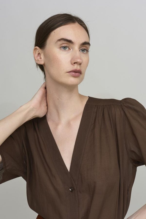 Cus GATHERED V-NECK Shirt Brown