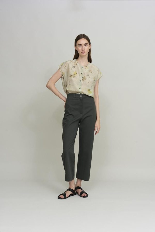 cus RELAXED SLEEVELESS & COLLARLESS Shirt Green Print