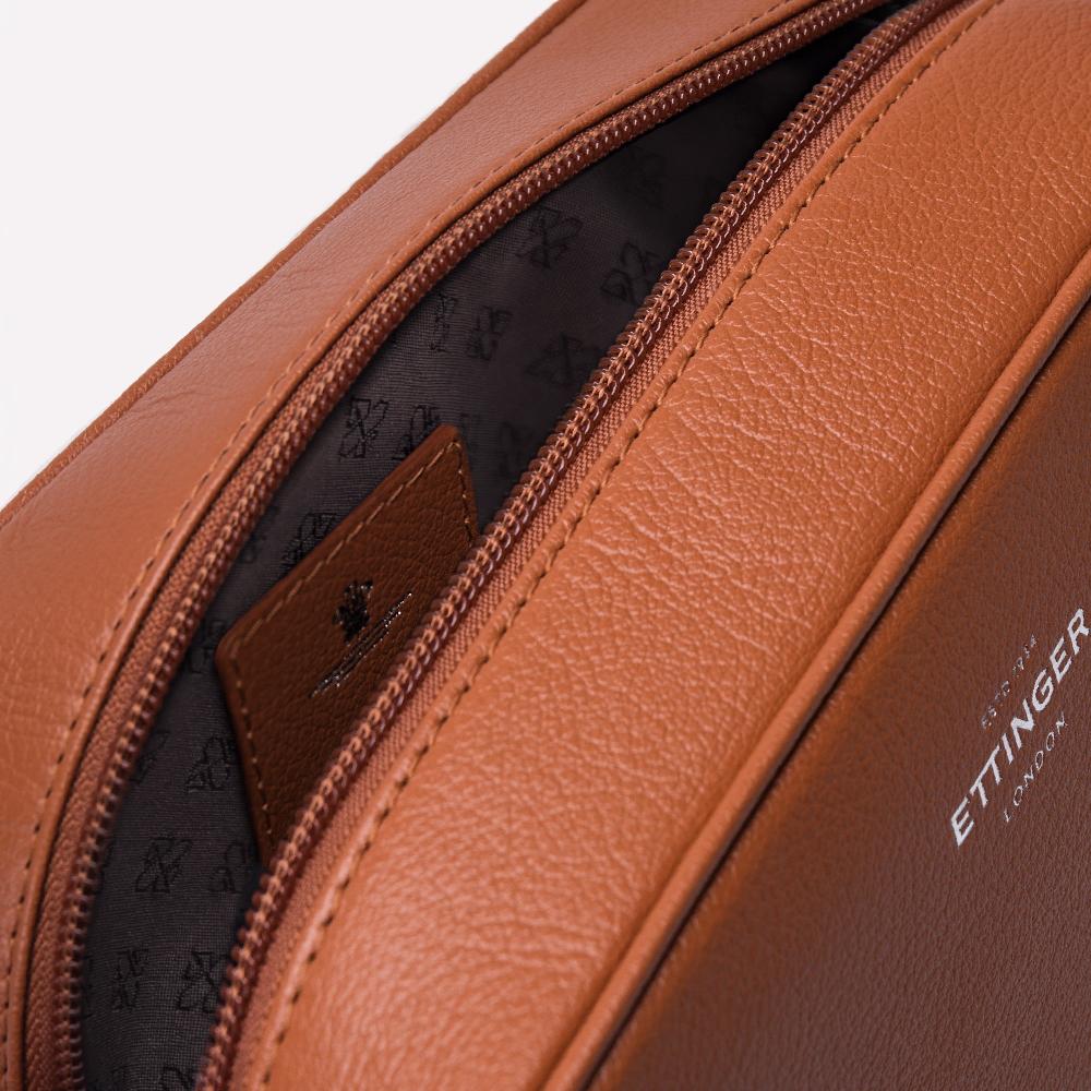 D.r. Harris & Co. Ettinger Capra Wash Bag – Tan