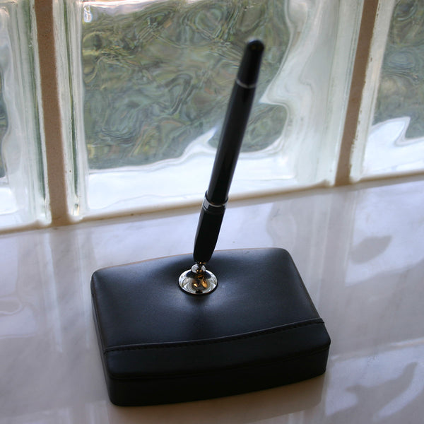 Dacasso Classic Black Leather Single Pen Stand With Silver Accents