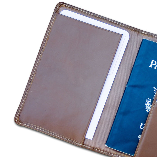 Dacasso Rustic Brown Leather Passport Holder