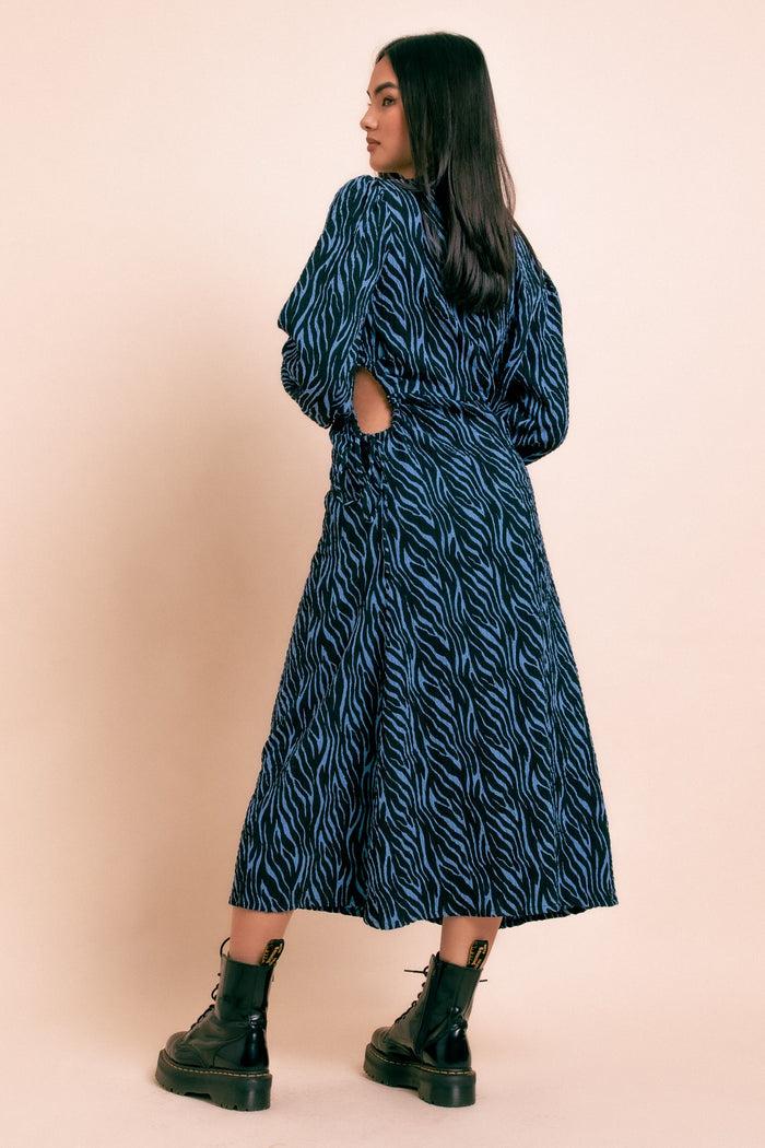 Daisy Street Daisy Street Printed Crinkle Midi Dress With Cut Out Detail