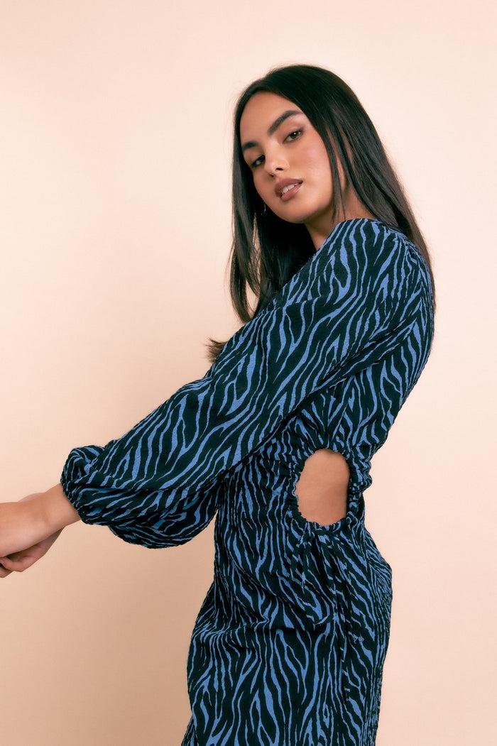 Daisy Street Daisy Street Printed Crinkle Midi Dress With Cut Out Detail