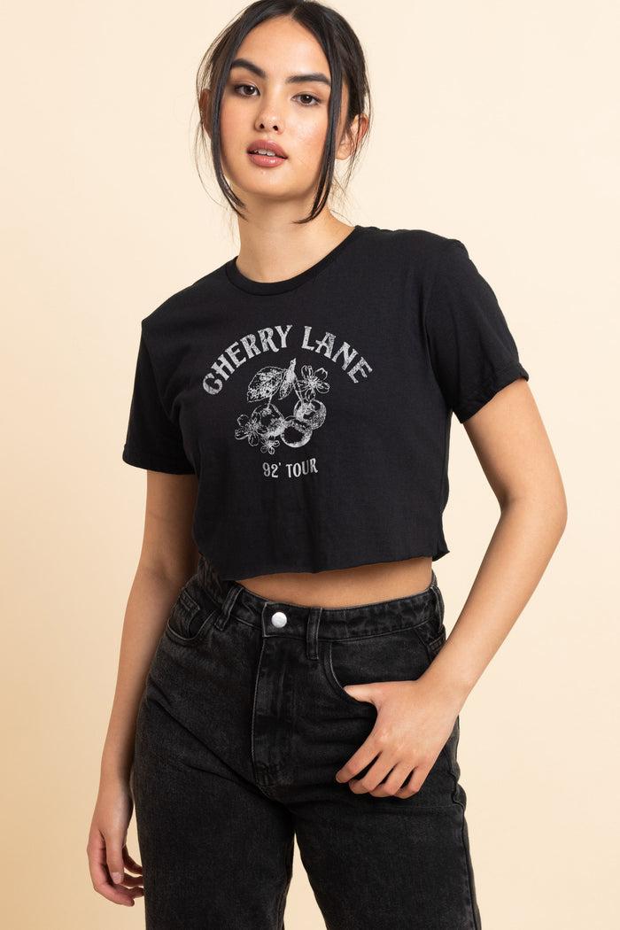 Daisy Street Daisy Street Regular Fit Crop T-Shirt With Cherry Lane Print