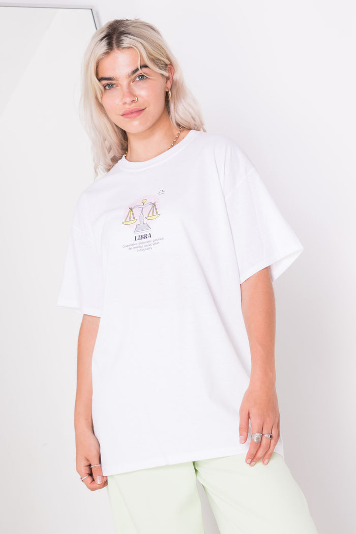 daisy street Daisy Street Relaxed T-Shirt with Libra Print