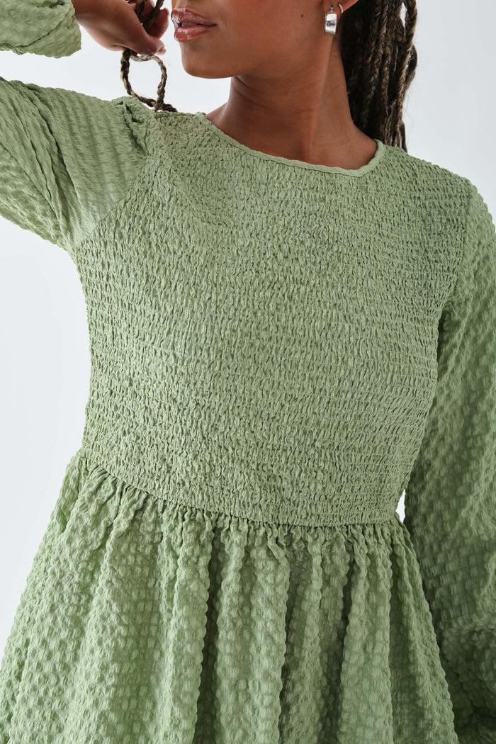 Daisy Street Daisy Street Textured Shirred Midi Smock Dress