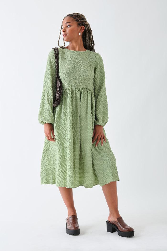 daisy street Daisy Street Textured Shirred Midi Smock Dress