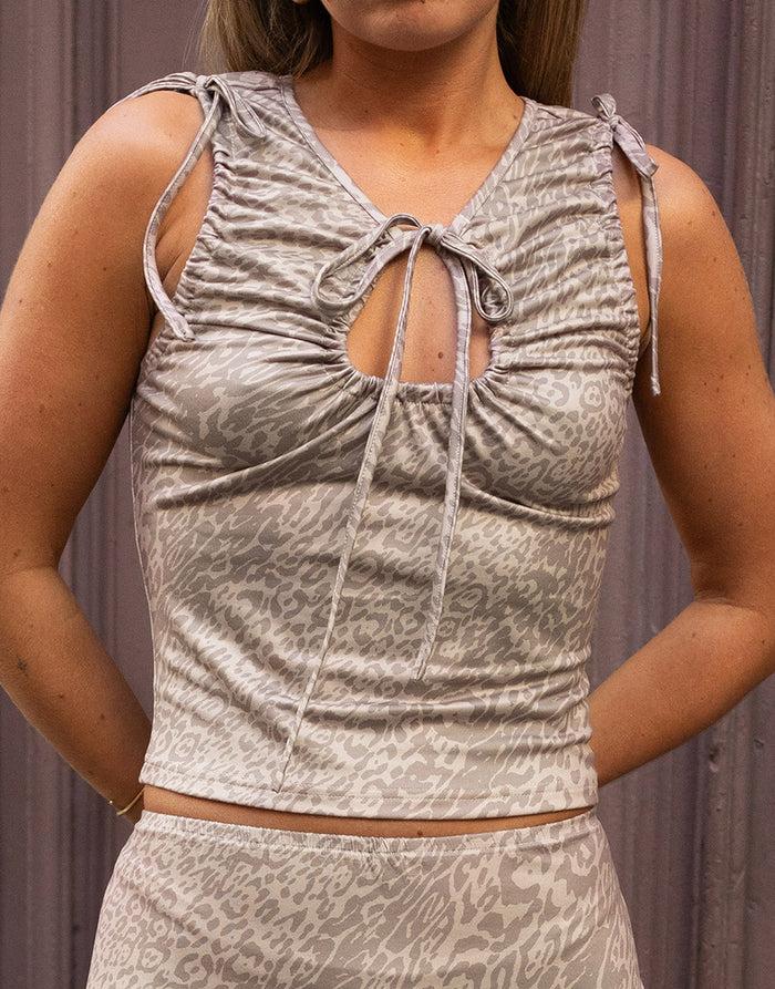 Daisy Street Daisy Street X Molly Mcfarlane Slinky Keyhole Front Top In Light Leopard
