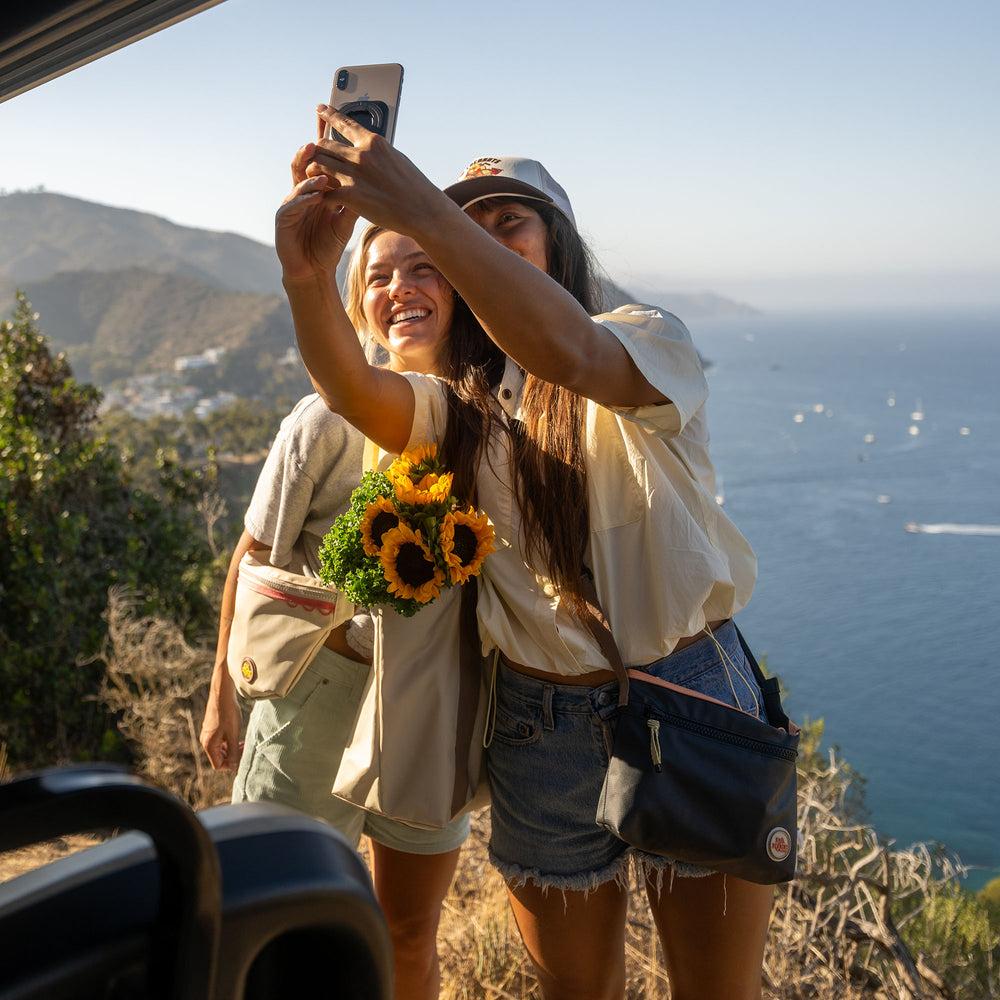 dakine Renovation Crossbody Bag - Black