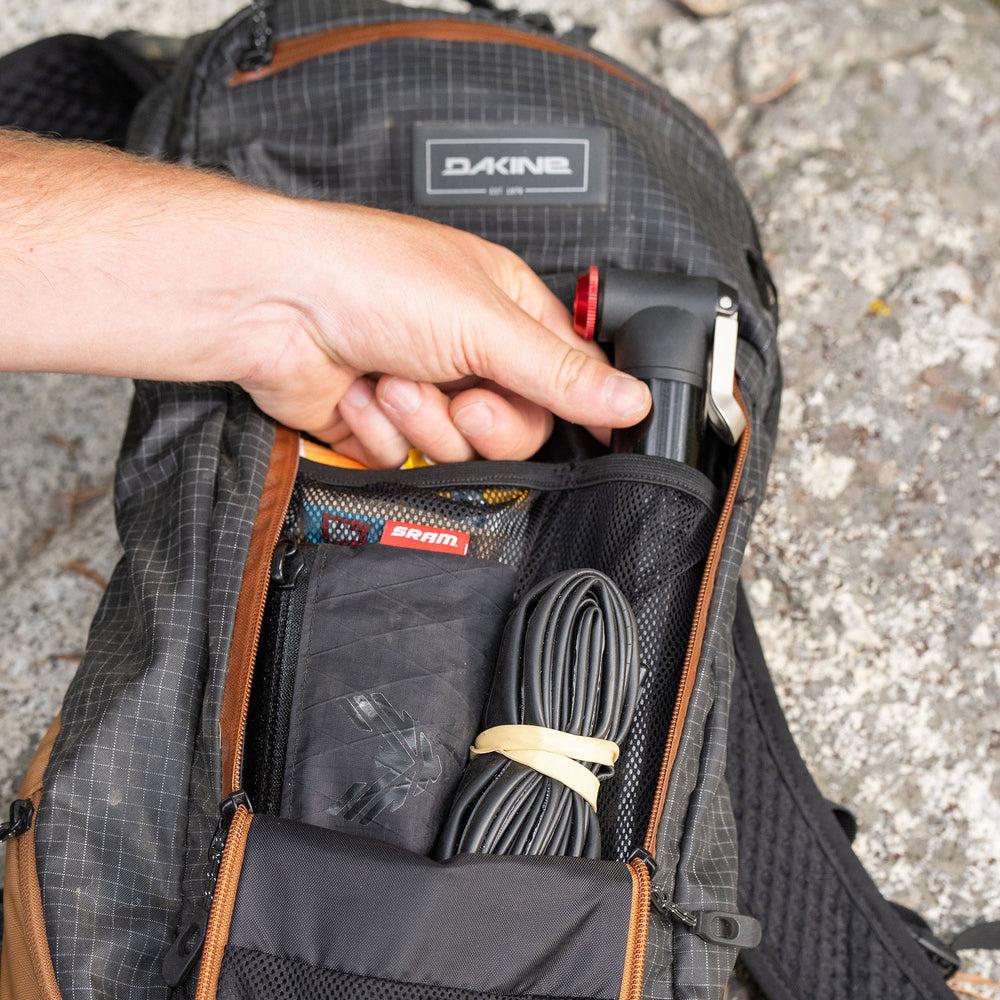 Dakine Seeker Backpack 10L - Black/Rubber