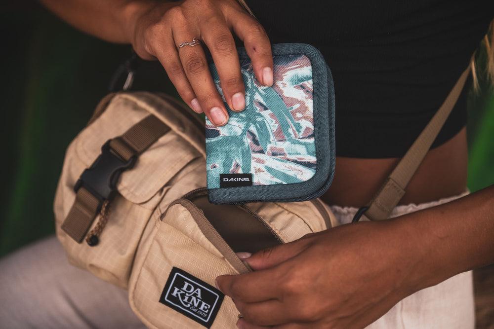Dakine Soho Wallet - Kelp Floral