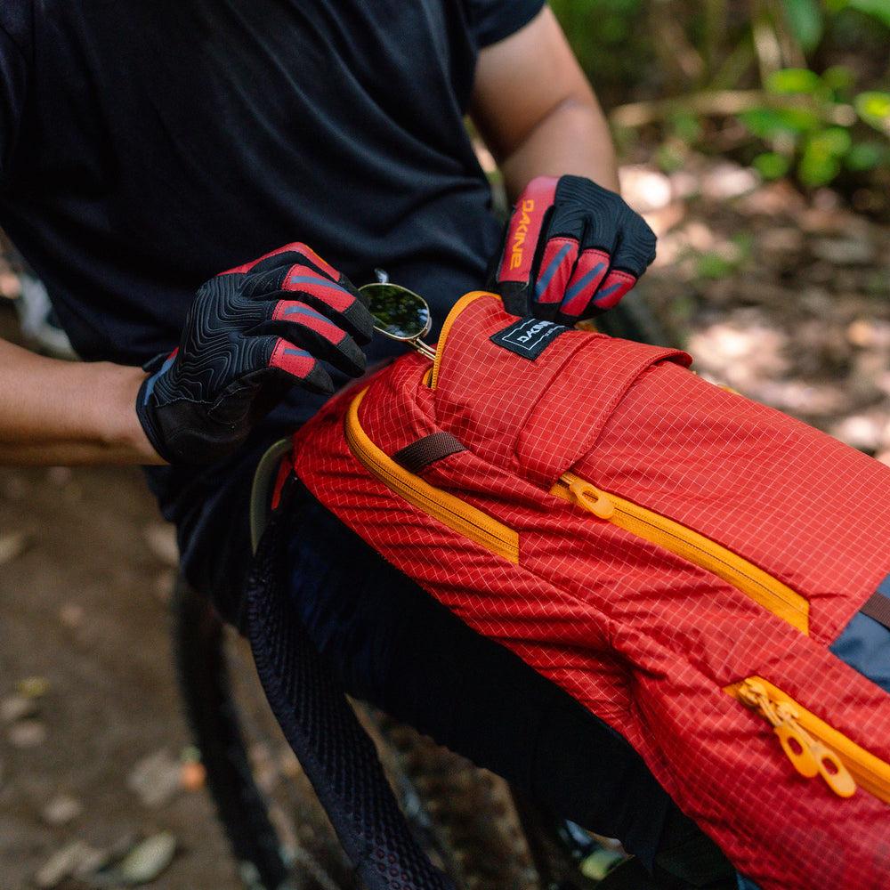 Dakine Syncline Backpack 12L - Red Tide