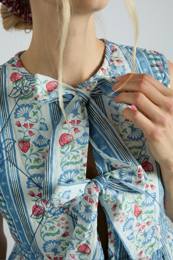 Damson Madder Catrin Gilet - Wallpaper Floral