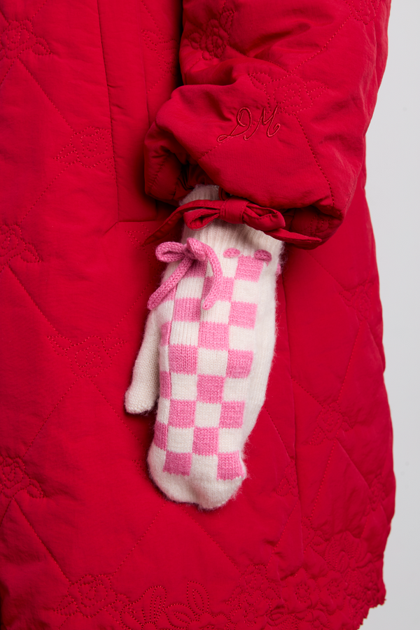 Damson Madder Mittens In Fluffy Gingham