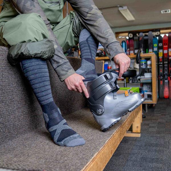 Darn Tough Men's Edge Over-the-Calf Midweight Ski & Snowboard Sock-Last Chance