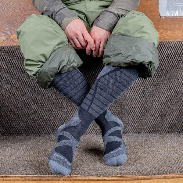 Darn Tough Men's Edge Over-the-Calf Midweight Ski & Snowboard Sock-Last Chance