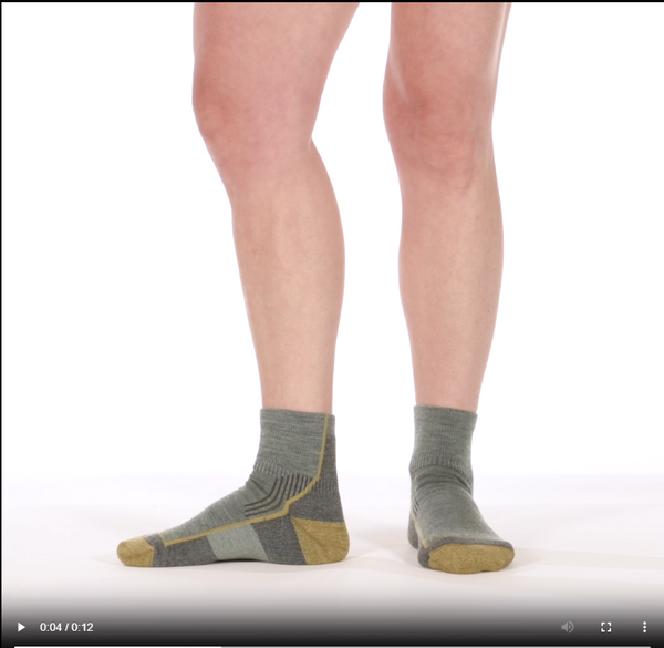 Darn Tough Women's Hiker Quarter Midweight Hiking Socks