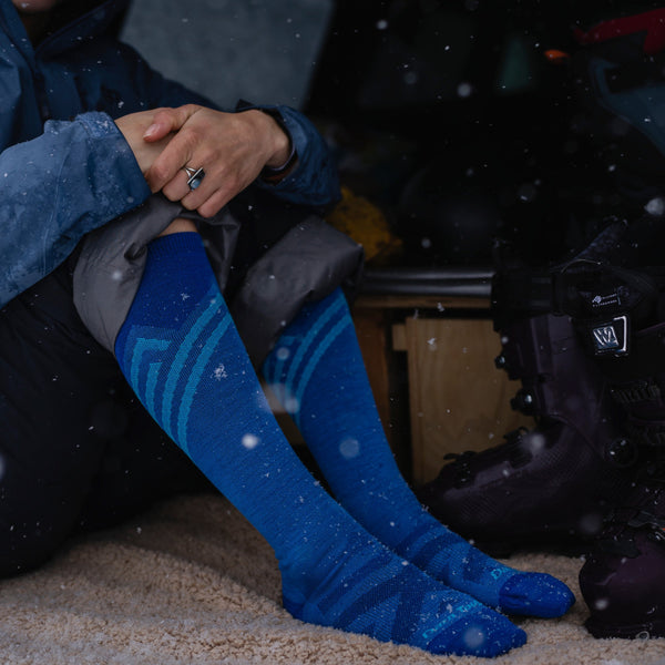 Darn Tough Women's Peaks Over-The-Calf Ultra-Lightweight Ski & Snowboard Sock-Last Chance
