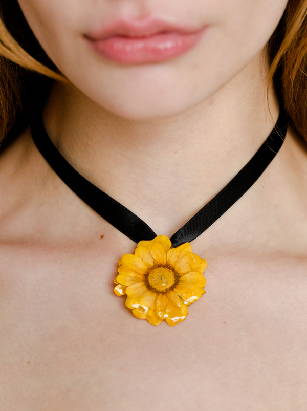 Dauphinette Sunny Daisy Ribbon Choker Jewelry
