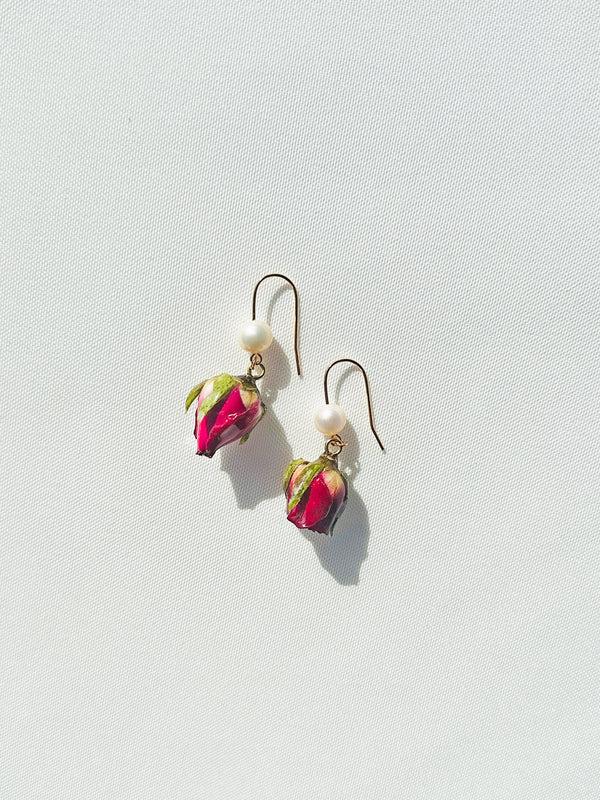 dauphinette Rosebud Gumdrop Pearl Earrings in Ivory/Vampire Earrings