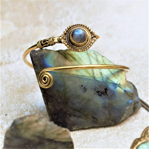 Daya Beholden Bracelet Pure Brass