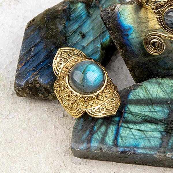 Daya Calla Ring Pure Brass