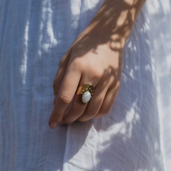 Daya Luna Ring Pure Brass