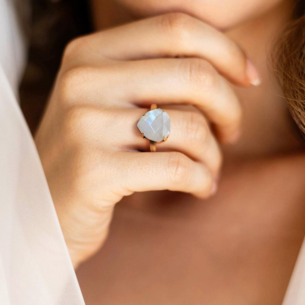 daya Nura Moonstone Ring Pure Brass